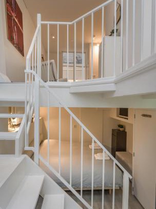 Canal Ring Apartment | Luxury Flower Market Apartment