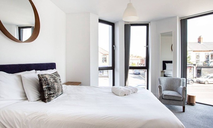 Ormeau Apartment | Luxury | Fully Equipped Kitchen | Ormeau Park