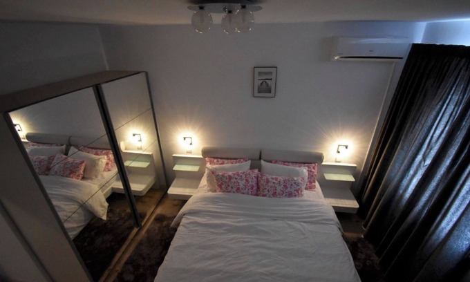 Sector 1 Apartment | Luxury furnished apartment with garden and allocated parking
