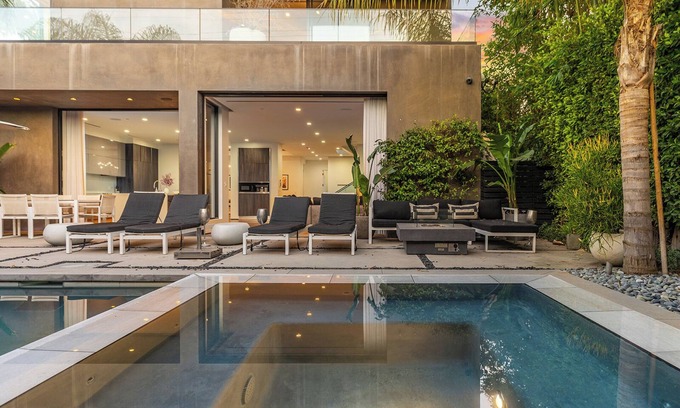 Melrose House | Luxury Gardner Villa 5BDR!