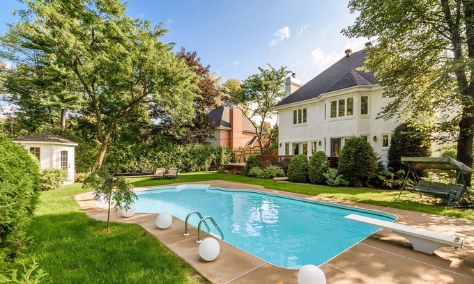 Blainville Villa | Luxury Golf Course 4Bedroom Villa w/ outdoor jacuzzi & salt water Pool