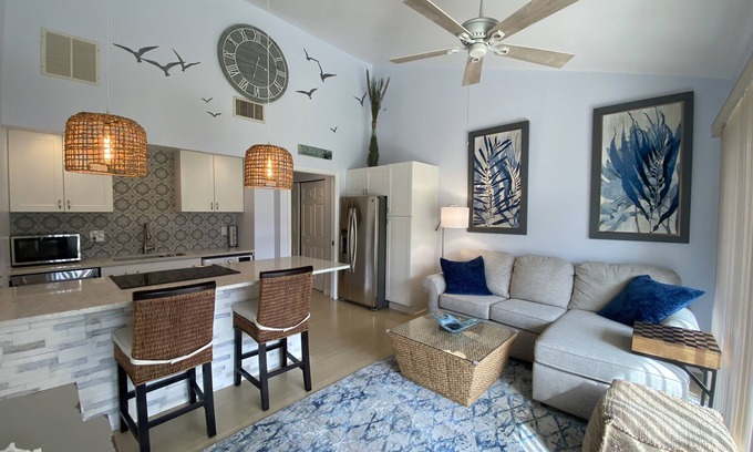 Bunker Oaks Villa | Luxury Golf Retreat in Sarasota – Elegance, Comfort & Prime Location