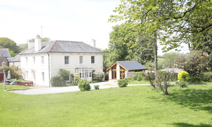 Chillington House | Luxury Grade II Listed Georgian Farmhouse Set In Extensive Gardens