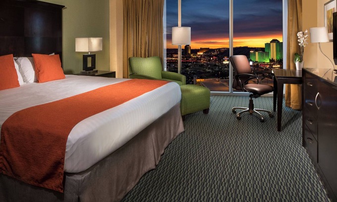 Laughlin Hotel | Luxury Guest Room at Aquarius Casino Resort