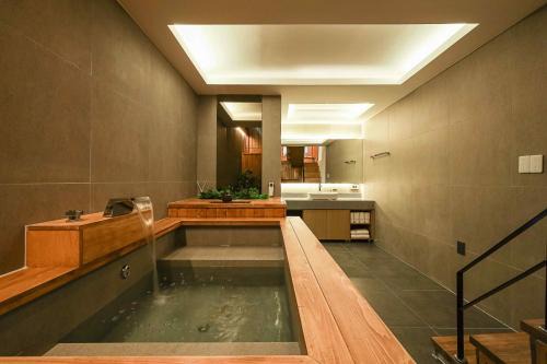 Gahoe-dong Villa | Luxury Hanok Stay Starlight
