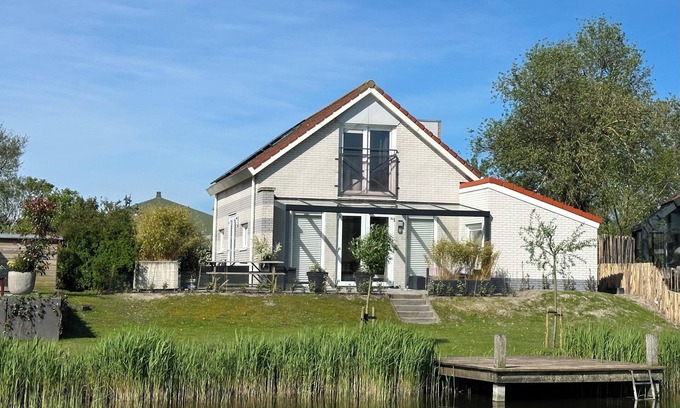 Makkum House | Luxury holiday villa on the water