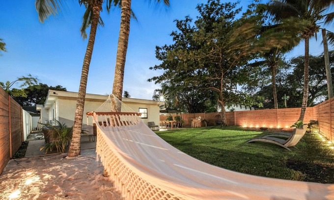 Little Haiti House | Luxury Home | 4BR/2BT | UP 16 GUEST |Best Location