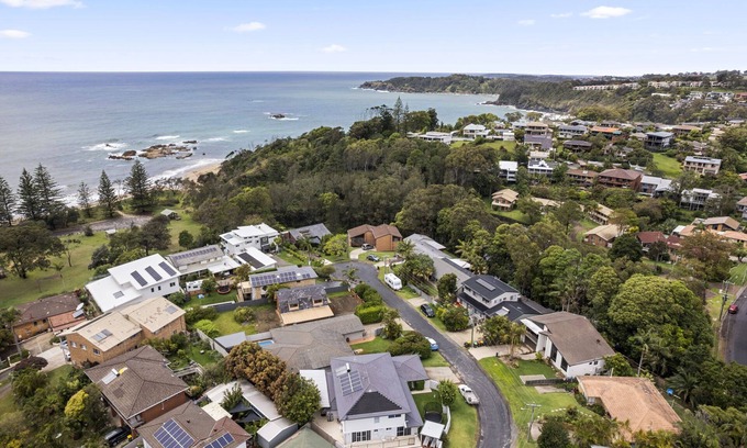 Korora House | Luxury Home at Korora 300m to the beach