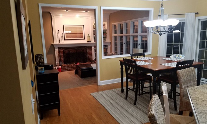 Westlake House | Luxury Home, Chef's Kitchen, Quiet Street! 15 min to Airport/Dwntown, 5 to Beach