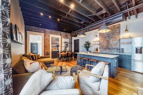 Phoenix Hill House | Luxury Home Close to Nulu Downtown 4th w Kings