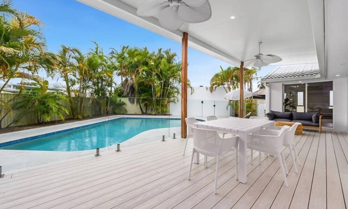 Burleigh Waters House | Luxury home in the heart of Burleigh