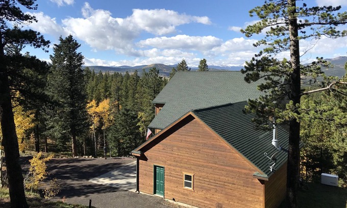 Black Hawk House | Luxury home located close to Casinos, Live music, local craft brews, & mountains