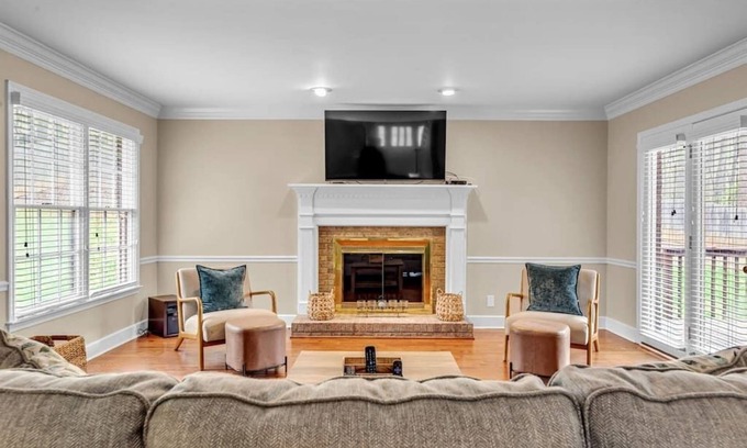 Kernersville House | Luxury Home! Sleeps Up To 12! Great location!
