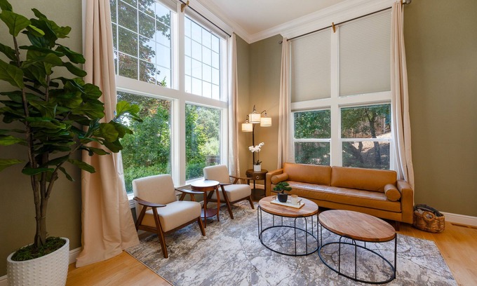 Ukiah House | Luxury Home walking distance to Downtown