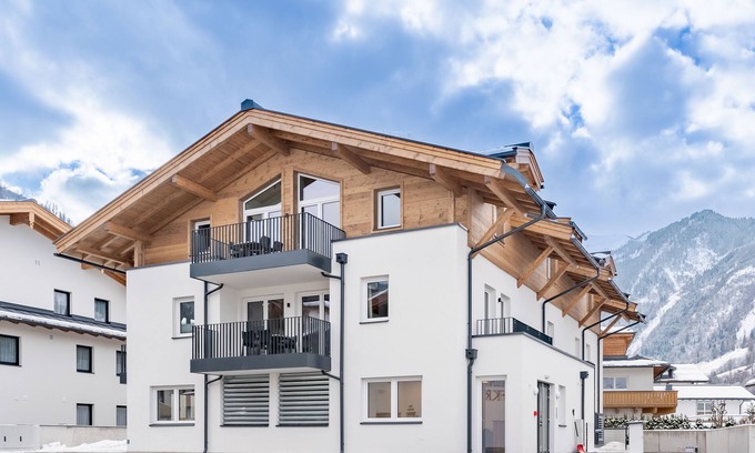 Kaprun Apartment | Luxury home with 3 balconies in city centre