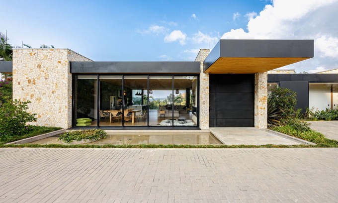 El Penol House | Luxury House next to Guatapé reservoir wtih Jacuzzi and tennis court