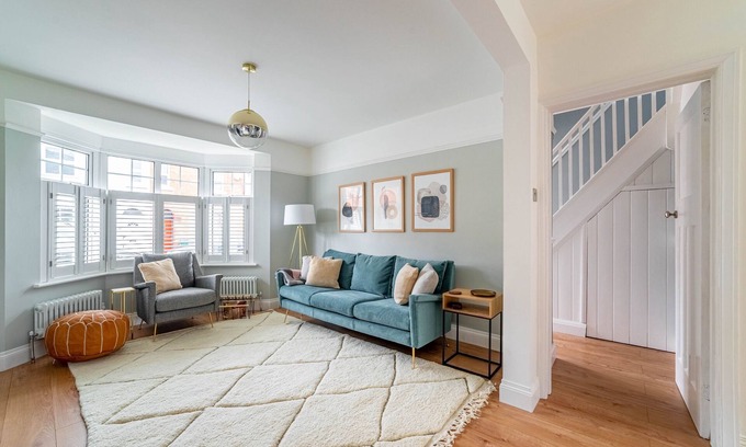 Watford House | Luxury house w/Parking Nr Harry Potter & Train St