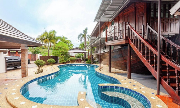 Central Pattaya Villa | Luxury Iconic Royal Boat Pool Villa North Pattaya