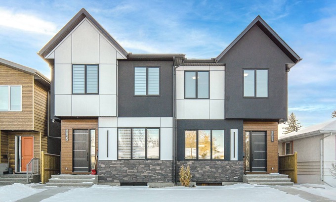 Northwest Calgary House | Luxury Inner City New Built & Garage & AC
