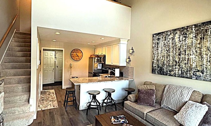 Hancock Apartment | Luxury Jiminy Ski On Off Village Ctr Condo Sleeps4