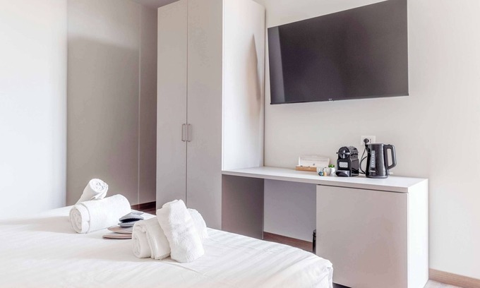 Quartiere XIII Aurelio Apartment | Luxury King Apartment with balcony Near Vatican - City View by Quinto Piano