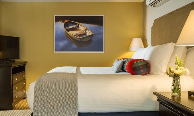 Portland Hotel | Luxury King Room with Parlor and Balcony