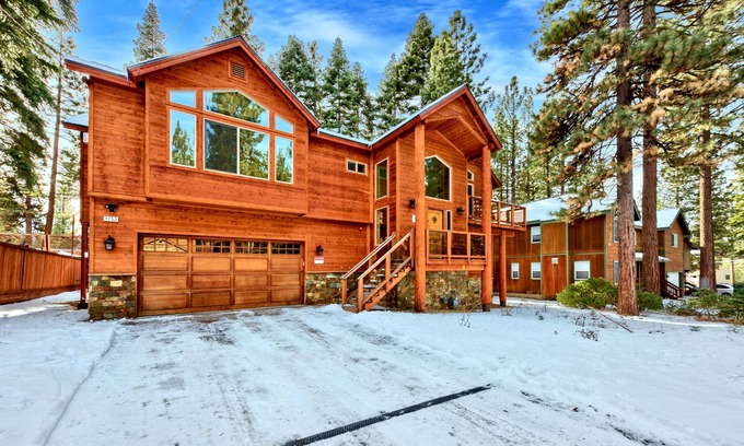 South Lake Tahoe House | Luxury Lake Tahoe family hot tub gameroom