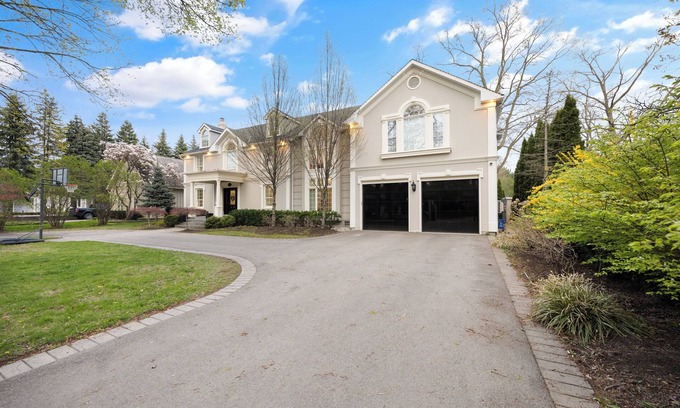 Burlington House | Luxury Lakefront | Games, Firepit, Piano & Views