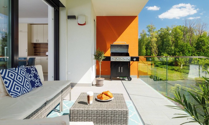 Balatonfuzfo Apartment | Luxury Lakefront Hideaway – Nature at Your DoorstepnBLUE4 Apartment-Balatonfűzfő