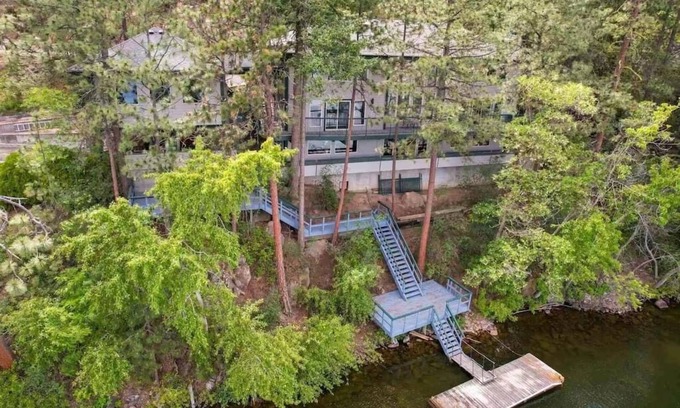 Liberty Lake House | Luxury Lakefront Retreat at Liberty Lake