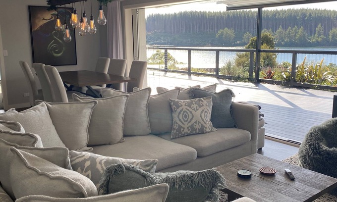 Mangakino House | Luxury Lakehouse Retreat