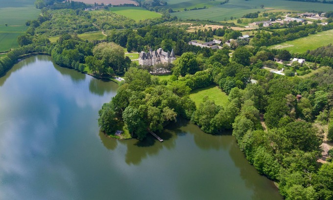 Brain-sur-Longuenee Other | Luxury Lakeside Castle, Onsite Pool, Tennis & Golf, 100 + Acre Park, Weddings