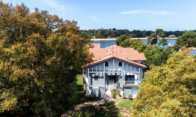 Soorts-Hossegor Apartment | Luxury Lakeside T3: Modern, Bright, Near Beach, WiFi, Parking