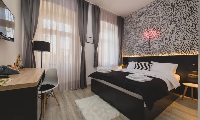 Downtown Hotel | Luxury Landing BB Studio Apartment with Balcony