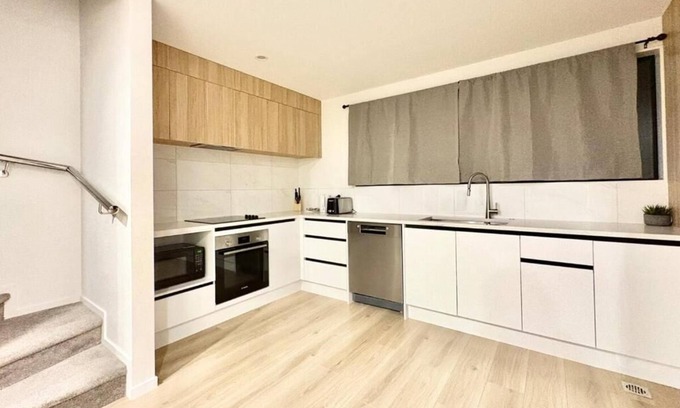 Papatoetoe House | Luxury Living in a New Terrace House