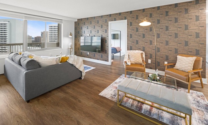 Pentagon City Apartment | Luxury Living mins to DC, Close to Metro, Amazon & Free Parking