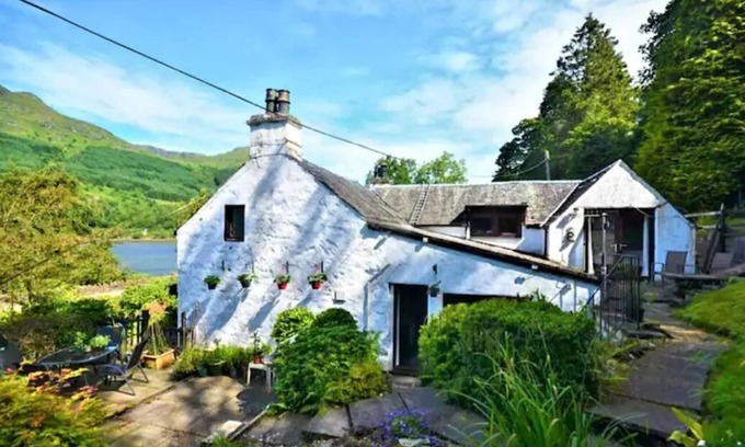 Arrochar Cottage | Luxury Loch Views Cottage & Hot Tub Retreat