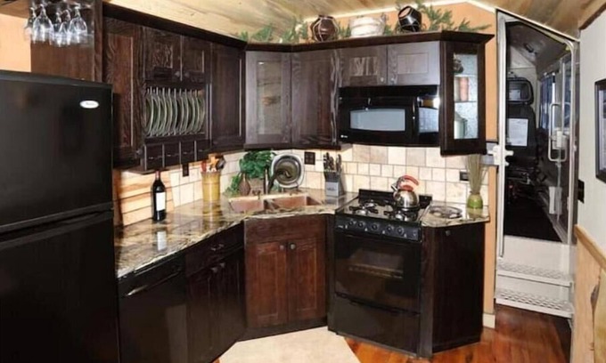 Essex House | Luxury Locomotive Lodge - GN 441