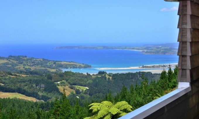Whangateau Cabin | Luxury lodge accommodation with stunning views