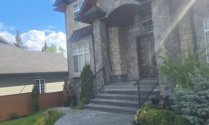 Prince George Apartment | Luxury Lodge Getaway II. w/Wi-Fi & AC in awesome PG. Close to University of PG