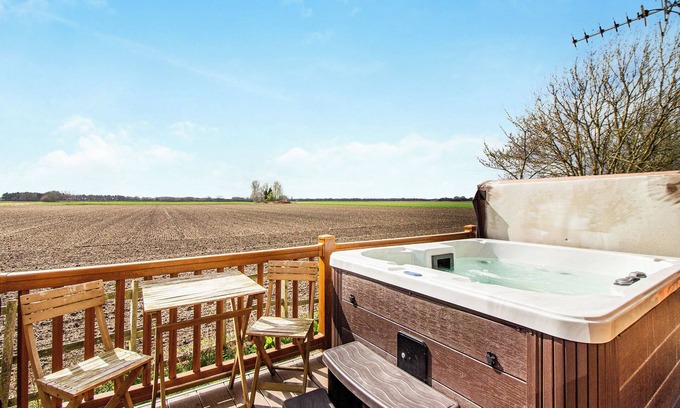 Aubourn Ski Chalet | Luxury lodge ideal for a couples romantic break away with a double driveway.