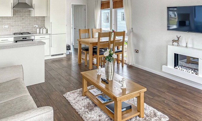 Laurencekirk Ski Chalet | Luxury lodge with one double and one twin.