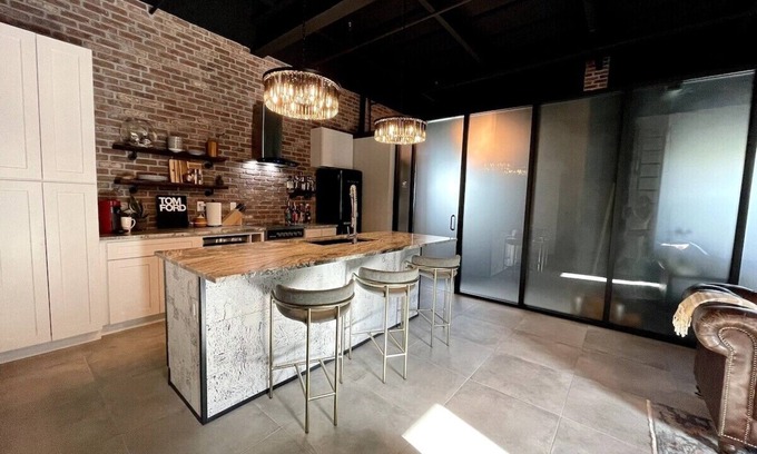 Tampa Heights Apartment | Luxury Loft - Downtown Tampa, Ybor, Armature