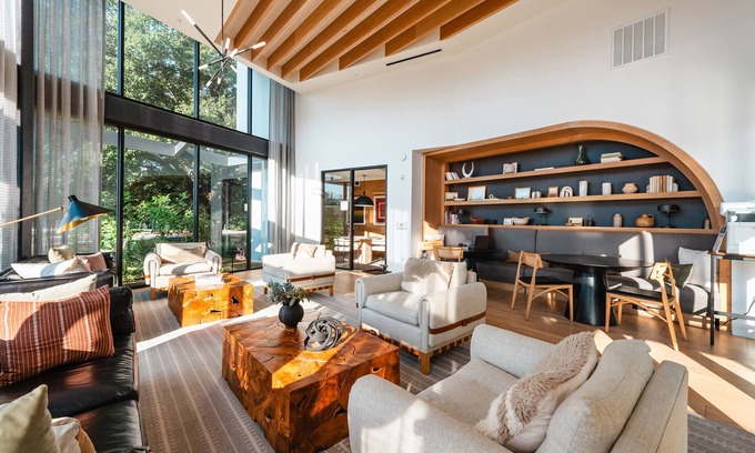 Windsor Park Apartment | Luxury Loft Style Apartment