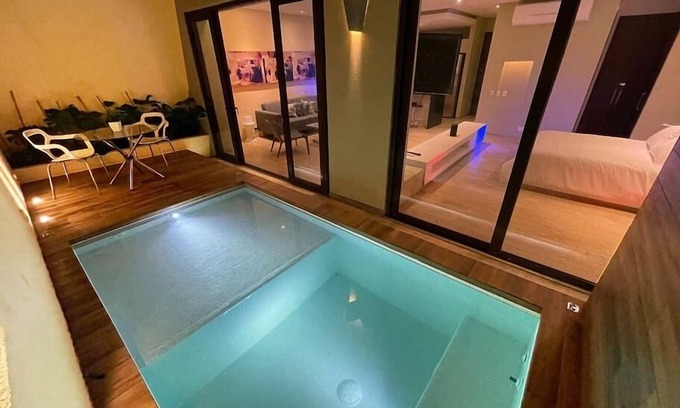 Historic Center Apartment | Luxury Loft with Private Pool in Parque de los Novios