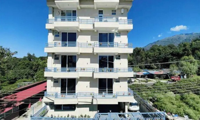 Sidhpur Apartment | Luxury Low Cost Rooms Dharamshala Lift Wi-fi 5G