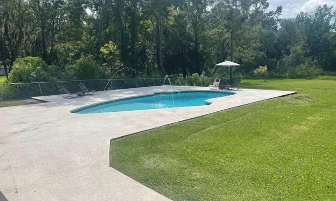 Northside House | Luxury Mansion w/Putting Green and Lavish Pool