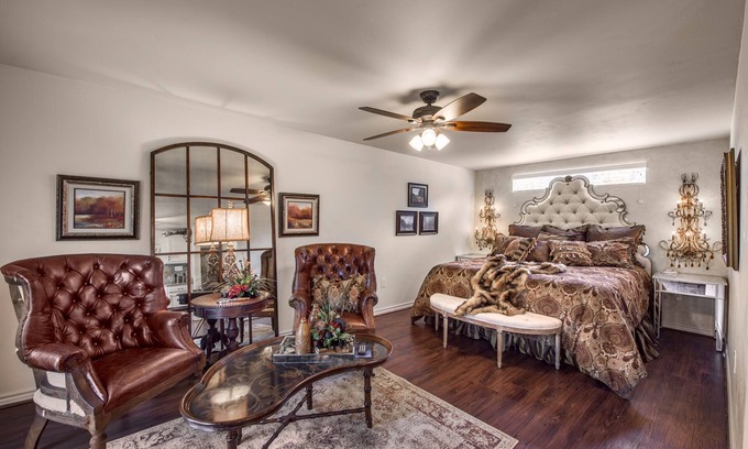Fredericksburg Apartment | Luxury Marquee Suite- hot tub and outdoor fireplace,center of downtown!