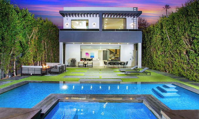 Melrose House | Luxury Mart Villa #M - Pool