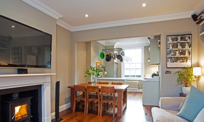 St. Johns Wood Apartment | Luxury Marylebone 2-Bed Duplex with Terrace